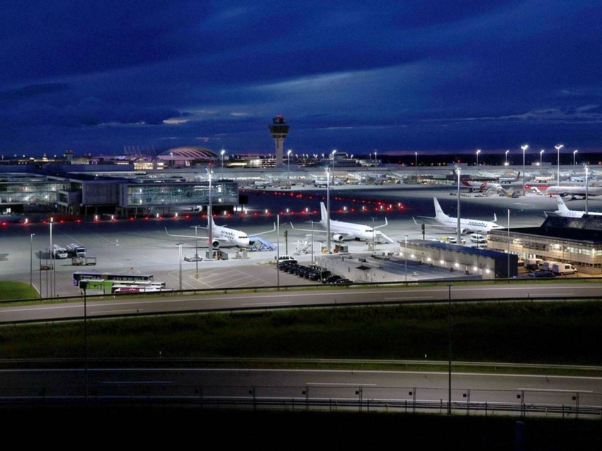 تعليق حركة الطيران في مطار ميونخ الألماني بسبب رصد طائرات مسيرة 1 1 137