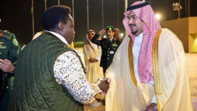 نائبة رئيس أوغندا تصل الرياض وفي مقدمة مستقبليها نائب أمير المنطقة 3 1 201