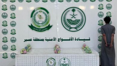 دوريات الأفواج الأمنية بعسير تقبض على شخص لترويجه (5) كيلو جرامات من نبات القات المخدر 6 1 299