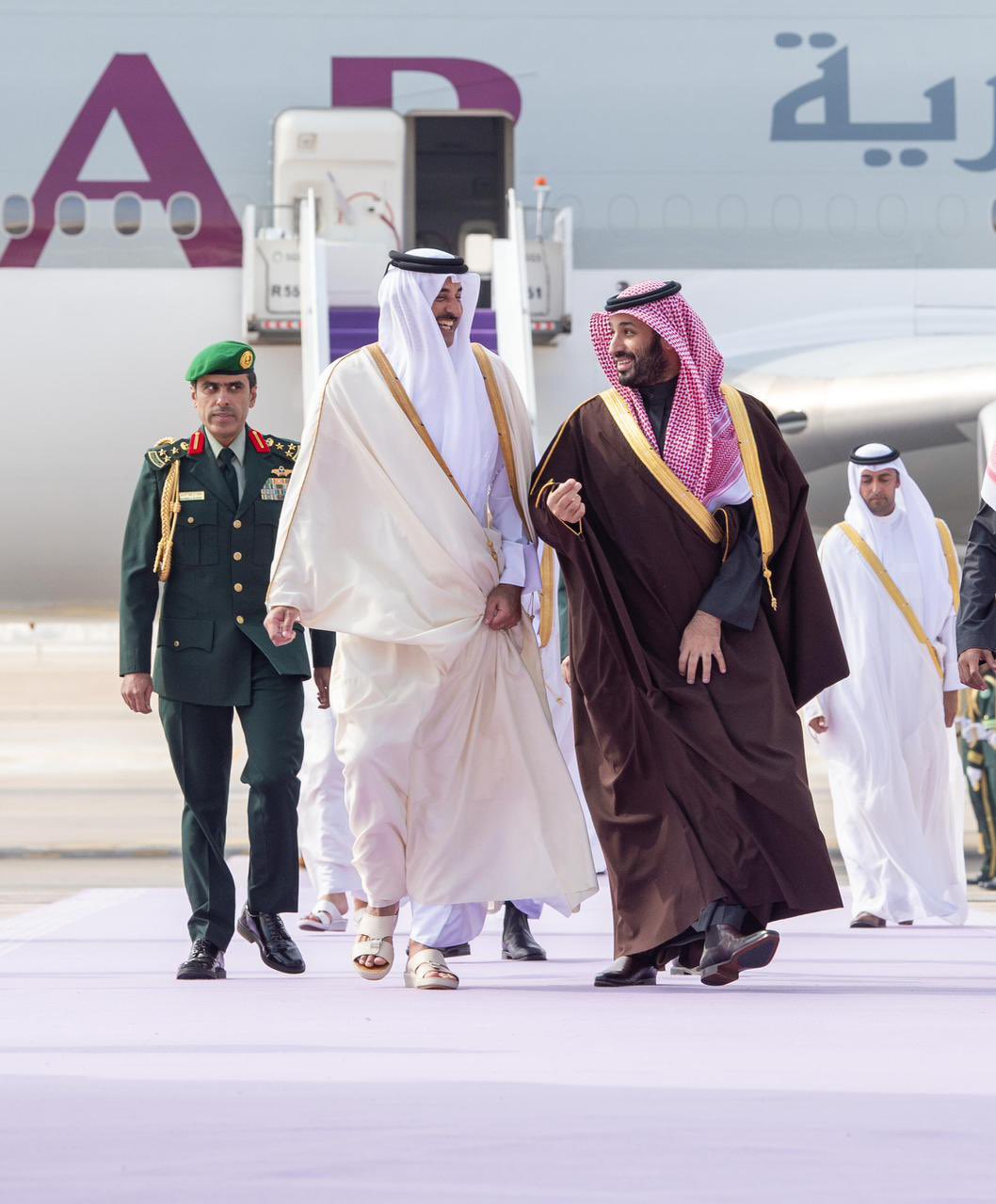 ولي العهد يستقبل أمير قطر لدى وصوله الرياض 1 1 307