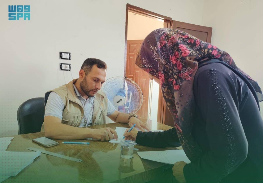 "سلمان للإغاثة" يوزع كفالات شهرية للأيتام المتضررين من الزلزال في منطقة جندريس بسوريا 1 1 3761