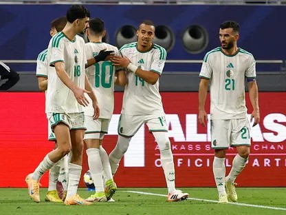الجزائر تفوز على البحرين و تقترب من التأهل بكأس العرب 1 1 3989