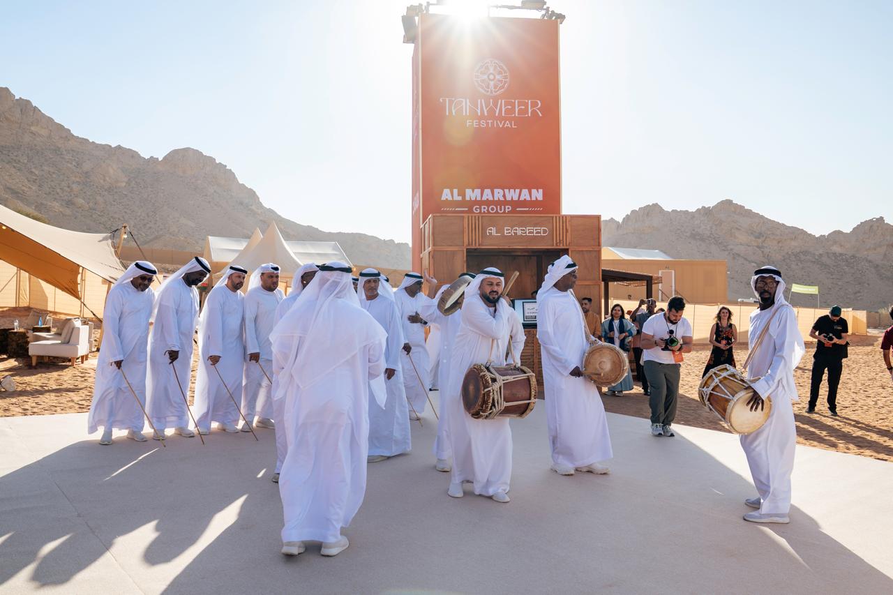 بدور القاسمي تطلق النسخة الثانية من مهرجان تنوير في صحراء مليحة بأمسية فنية ملهمة وتجربة إنسانية استثنائية 3 2 1635