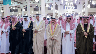 أمير الرياض يؤدي صلاة الميت على الأمير فهد بن سعود بن محمد بن مقرن المشاري آل سعود 2 3 2 2