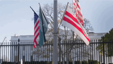 الأعلام السعودية تزين ساحة البيت الأبيض استعداداً لاستقبال ولي العهد 5 333 2 1