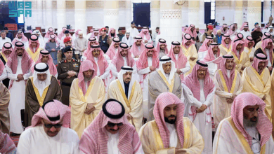 أمير الرياض يؤدي صلاة الميت على والدة الأمير مشعل بن بدر بن سعود 14 555 105