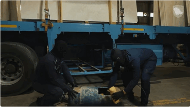 "زاتكا" تنجح في إحباط تهريب 8.9 كجم من "الشبو" عبر منفذ الربع الخالي وتُلقي القبض على شخصين 4 77 120