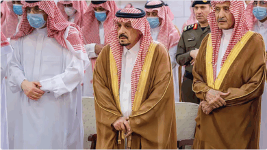 أمير الرياض يؤدي صلاة الميت على الأميرة هيفاء بنت تركي بن محمد بن سعود الكبير آل سعود 4 88 131