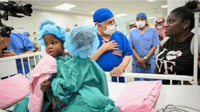 بدء المرحلة الأولى من فصل التوأم السيامي الجامايكي "أزاريا وأزورا" في الرياض 6 9 2 11