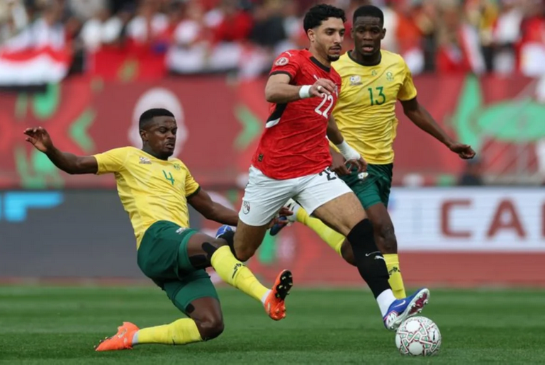 بـ 10 لاعبين وهدف "صلاح".. الفراعنة يطيرون إلى ثمن نهائي أمم أفريقيا من بوابة "البافانا بافانا" 1 99 2 12