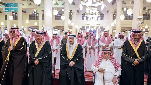 أمير الرياض يؤدي صلاة الميت على الأمير عبدالله بن فهد بن عبدالله بن مساعد 1 999 188