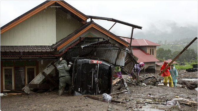 ارتفاع حصيلة ضحايا الفيضانات والانهيارات الأرضية في إندونيسيا إلى أكثر من 500 شخص 1 999 2 19