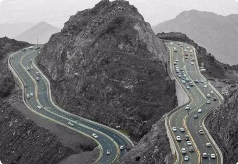 Screenshot 2023 01 10 at 10 49 12 بعد إغلاقه بسبب الطقس.. إعادة فتح طريق الهدا في كلا الاتجاهين صحيفة المناطق السعودية
