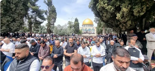 Screenshot 2024 03 29 at 15 54 28 125 ألف فلسطيني يؤدون صلاة الجمعة الثالثة من رمضان في المسجد الأقصى صحيفة المناطق السعودية